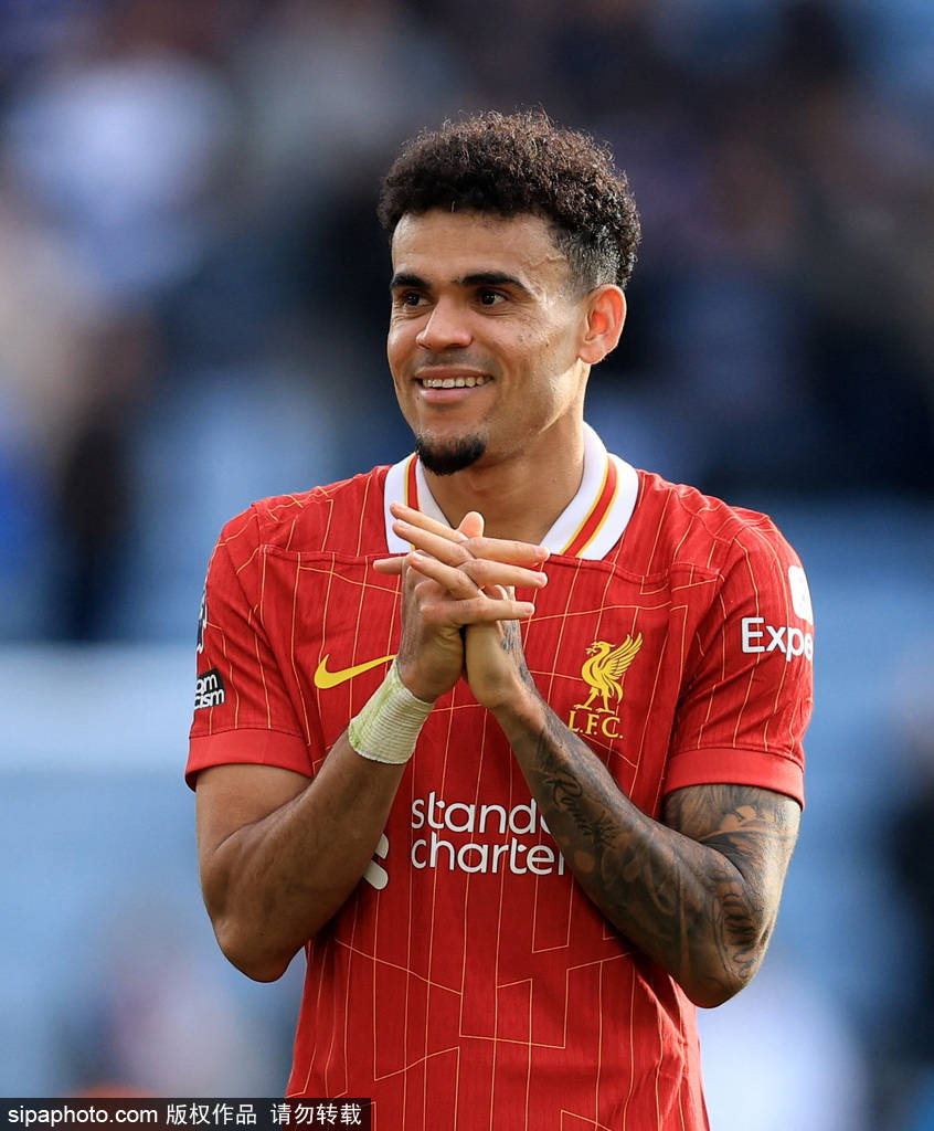 贝林厄姆晒和齐达内合照，并配文道：史上最佳