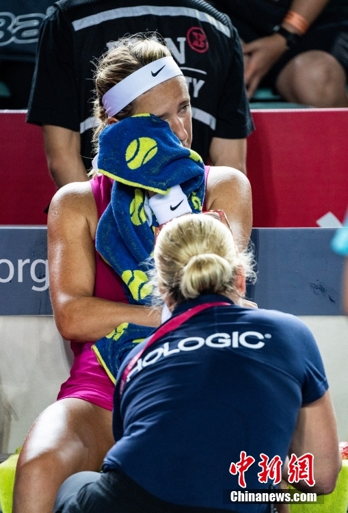 [NBA]詹姆斯防守漏人 比尔上演单臂暴扣.